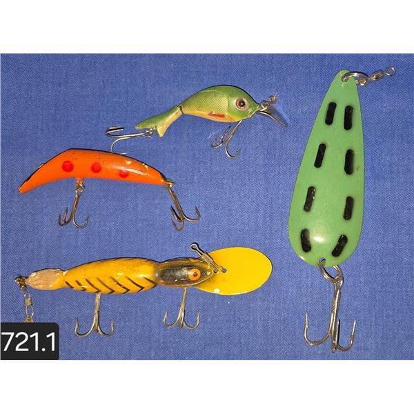 Group of 4 vintage fishing hooks (lures)