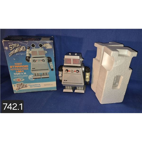 Starroid Robot radio, AM band, 1977, "i-M-1", works if fiddle with switch, original box, missing bat
