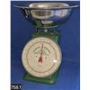 Image 1 : John Deere weighing scale, large. Works great. Approximately 13 inches tall