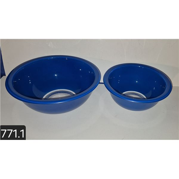 Set of 2 blue Pyrex mixing bowls, good shape
