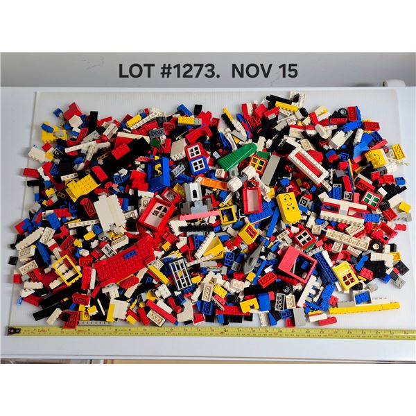 7.5 lbs of "LEGO".  Large Lot of lego.
