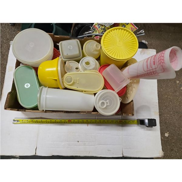 Lot of plastic containers