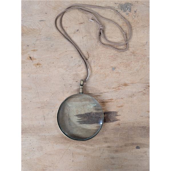 Vintage Necklace Like Magnifying Glass