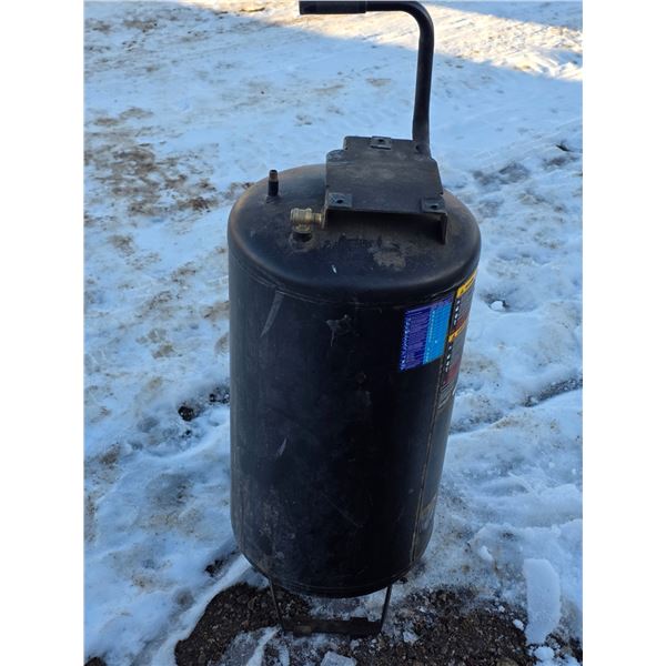 Mastercraft 20 gallon air compressor- untested
