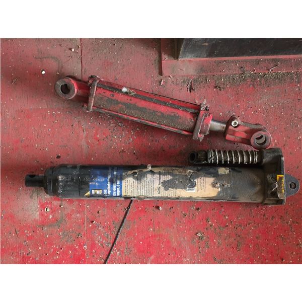 2 hydraulic cylinders