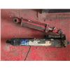 Image 1 : 2 hydraulic cylinders