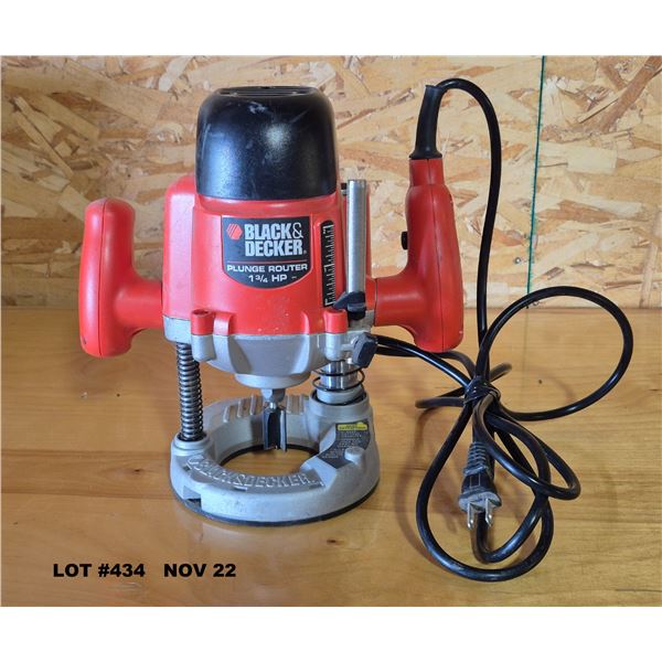 Black & Decker PLUNGE ROUTER.  1 3/4 HP