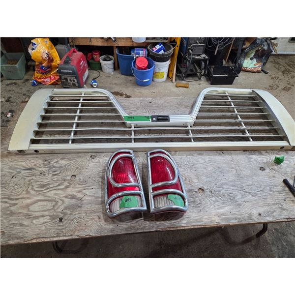 2005- F250 superduty ford tail gate and 2 tail lights