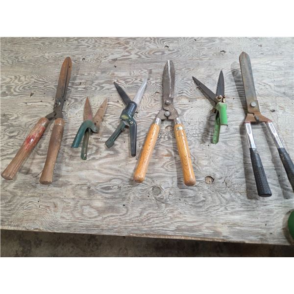 Lot of garden trimmers