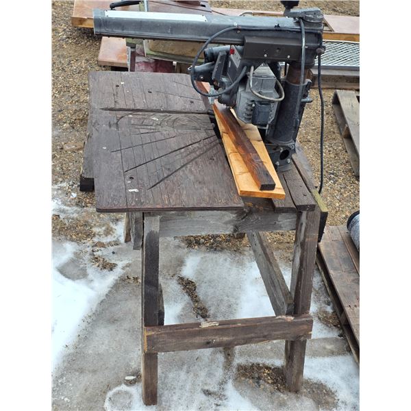 Radial arm saw