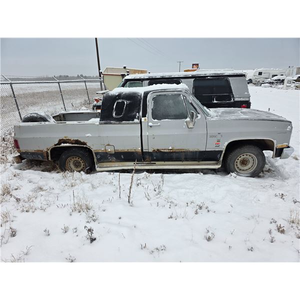 Early 1980's Chevy silverado- not running- no key