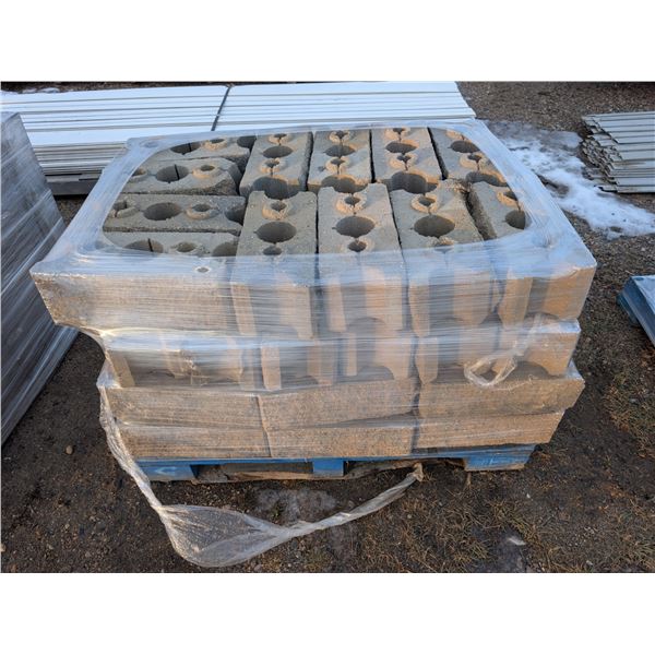 Pallet of Interlocking Stone Bricks 7"x18"