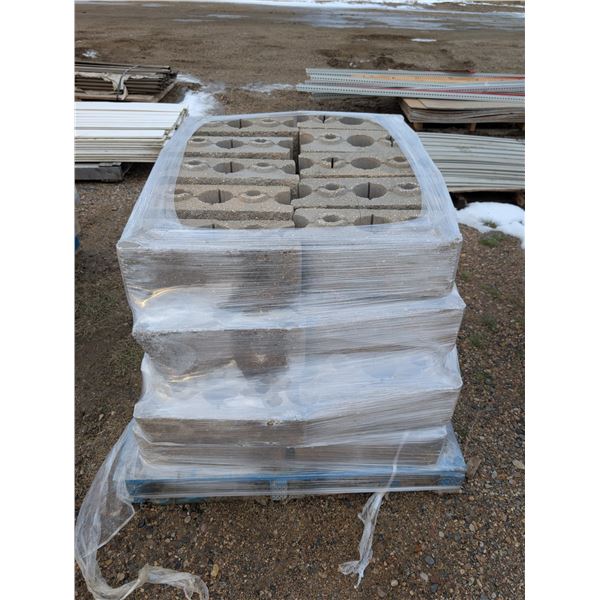 Pallet of Interlocking Stone Bricks 7"x18"