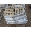 Image 1 : Pallet of Interlocking Bricks 16"x7"