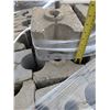 Image 4 : (2) Pallets of Interlocking Bricks (9"x6") (16"x7")
