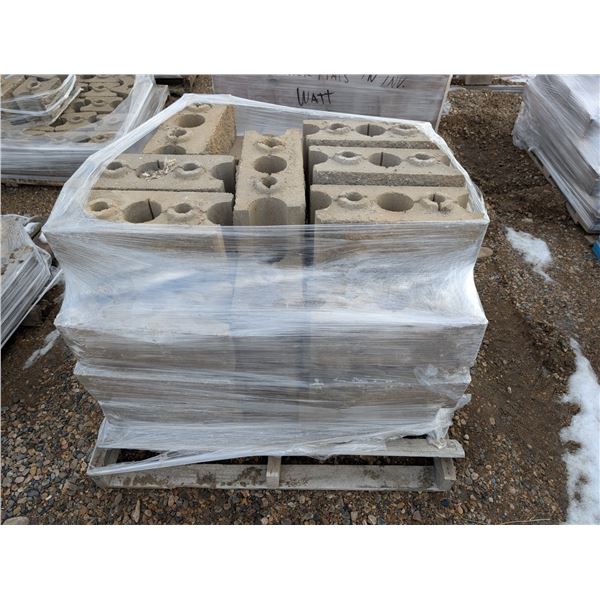 Pallet of Interlocking Stone Bricks 16"x7"