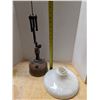 Image 5 : Vintage Coleman Lamp 54 w/ White Glass Shade