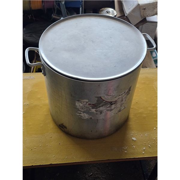 Large cooking pot- 16"H