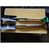 Image 1 : 2 shovels