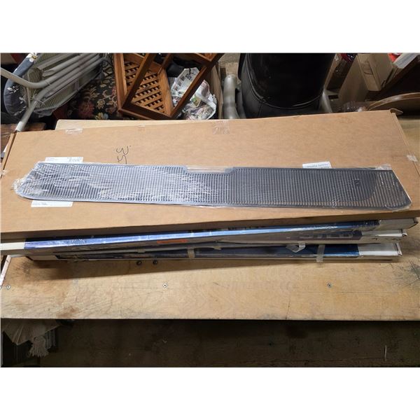 5 NOS Stainless Steel grille inserts for 2003 up GMC Sierra LD/HD