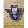 Image 1 : New 9 pieces metric combination wrench set