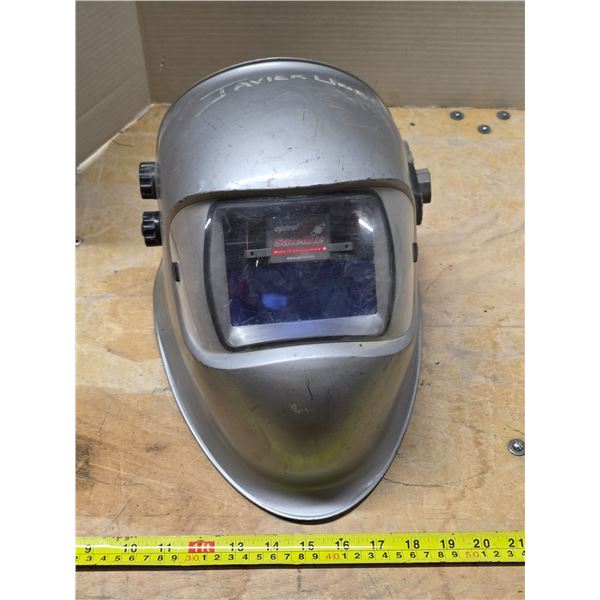 Welding helmet