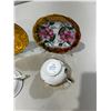 Image 3 : 2 Vintage Paragon & 1 Vintage Sandringham teacups and saucers