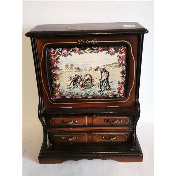 Vintage Jewelry Music Box with Jewelry