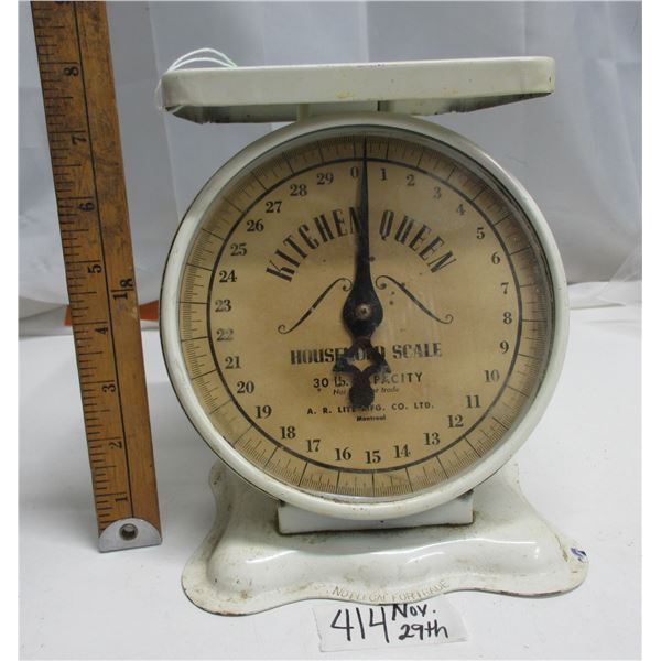 Vintage Kitchen Queen Household scale