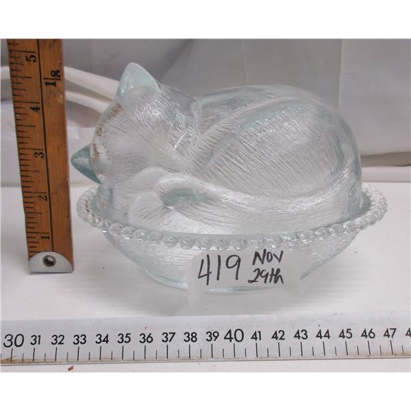 Cat on nest Covered bowl