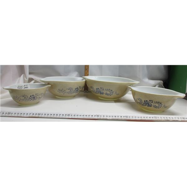 Set of 4 Pyrex Homestead nersting bowls(Cinderella Blue)