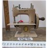 Child's Singer Sewing Machine (working)