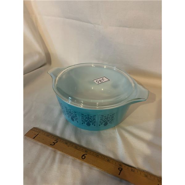 Pyrex #10 bowl and lid - Saxony pattern