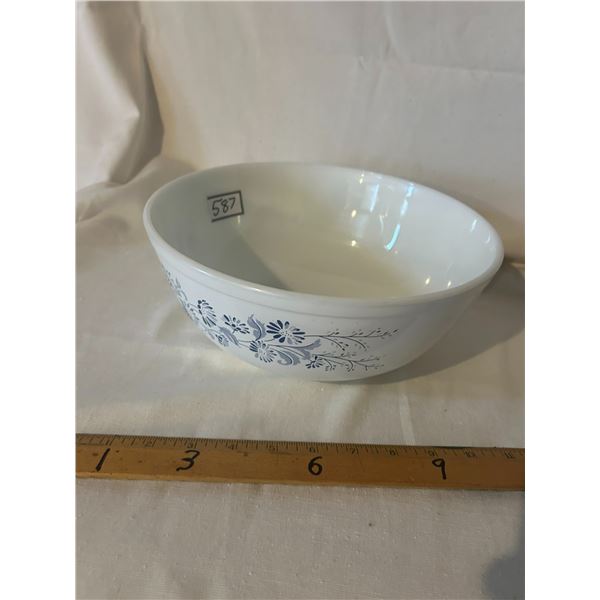 10" Pyrex bowl - Colonial Mist pattern