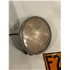 Image 4 : 2x Chevrolet headlights and 1942 Saskatchewan license plate - 9" lens