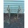 Image 5 : Sewing Machine cast iron base with metal side shelves