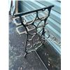 Image 6 : Sewing Machine cast iron base with metal side shelves