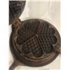 Image 2 : Cast iron waffle iron - heart pattern