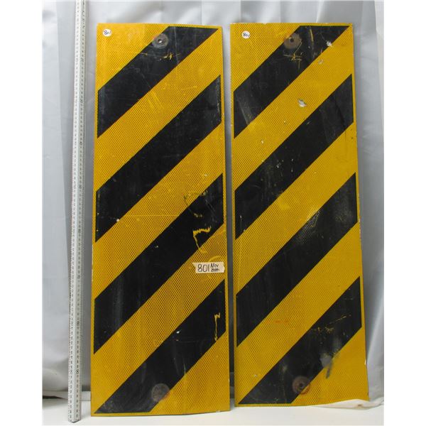 2 reflective dead end highway signs