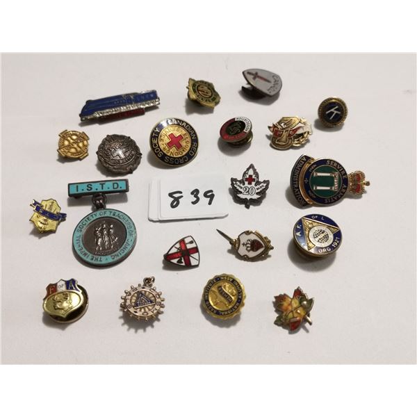 Lots of 20 Vintage Pins