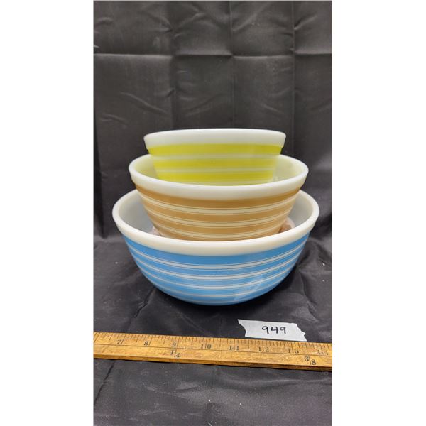 Pyrex stripes, mixing bowl set