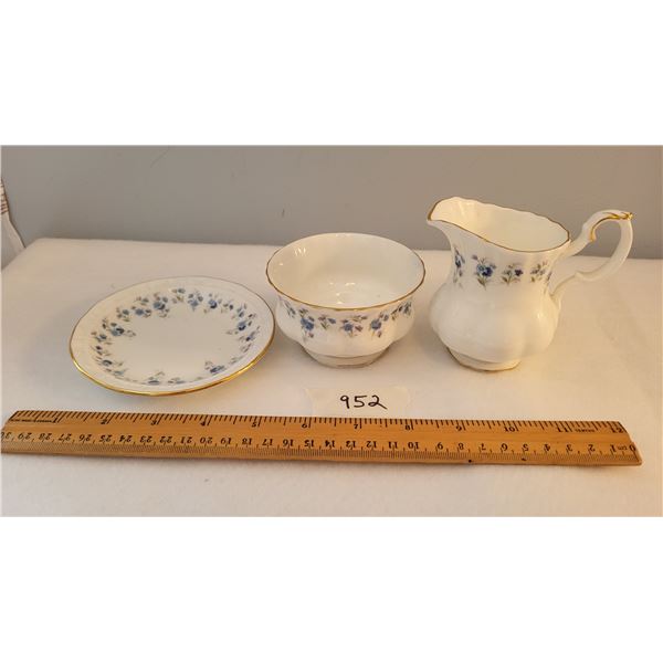 Royal Albert, Memory Lane creaam & sugar & sm trinket dish