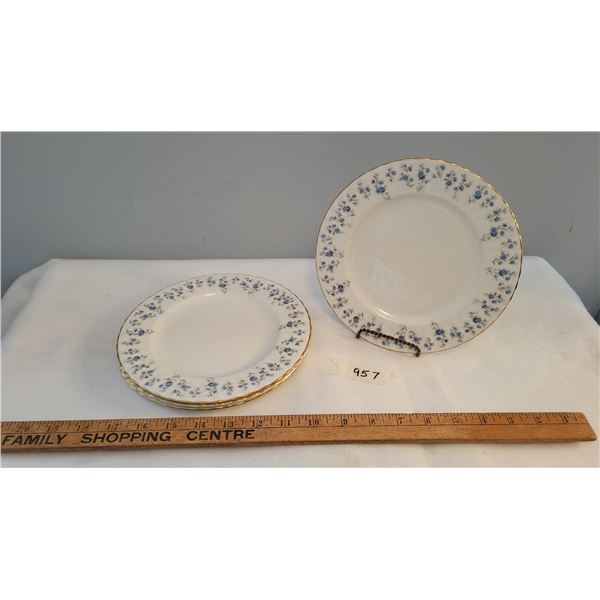 4 dessert plates 8.5"