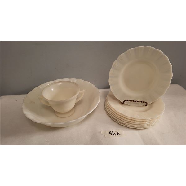 Corex lot, 8 side plates, creamer, lg serving bowl