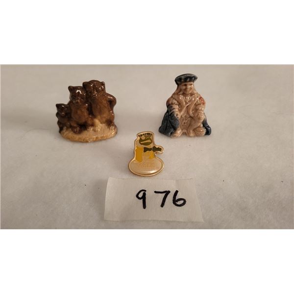 2 nursery rymn ornaments & wade collectors pin