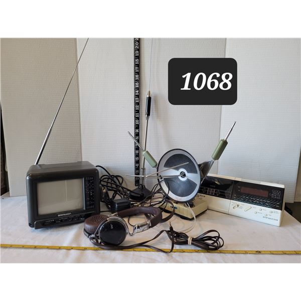 Vtg. Electronics. TV, antenna's, radio & JVC earphones.