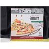 Image 2 : 3 Piece Pizza Baking Set, New in Box