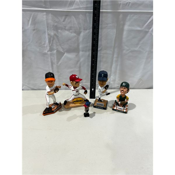 5 baseball bobble heads