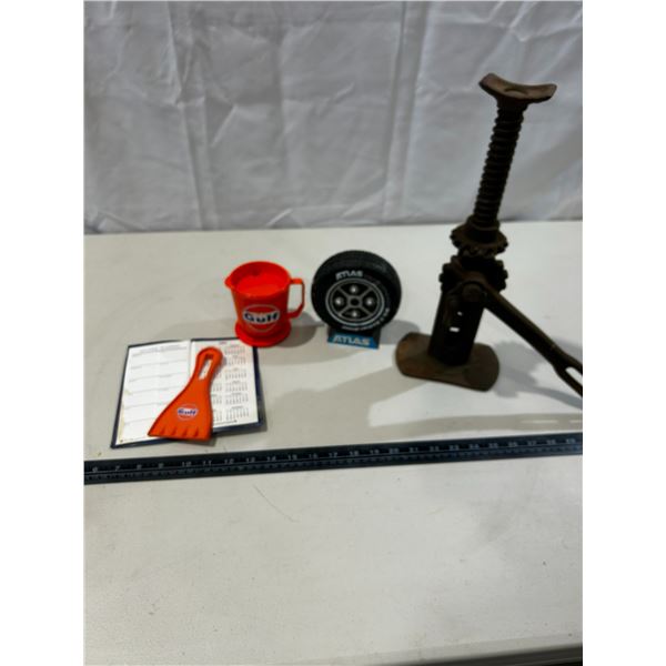 Vintage Gulf items, Atlas tire radio & vintage jack