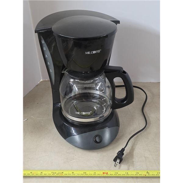 Mr coffee machine with pot